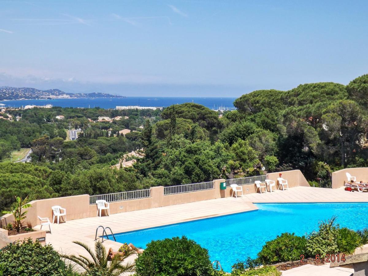 Maison Charmante A Cogolin Avec Vue Sur La Mer Et Piscine Exterior foto